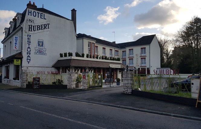 Hôtel Saint-Hubert 1 - Cour-Cheverny